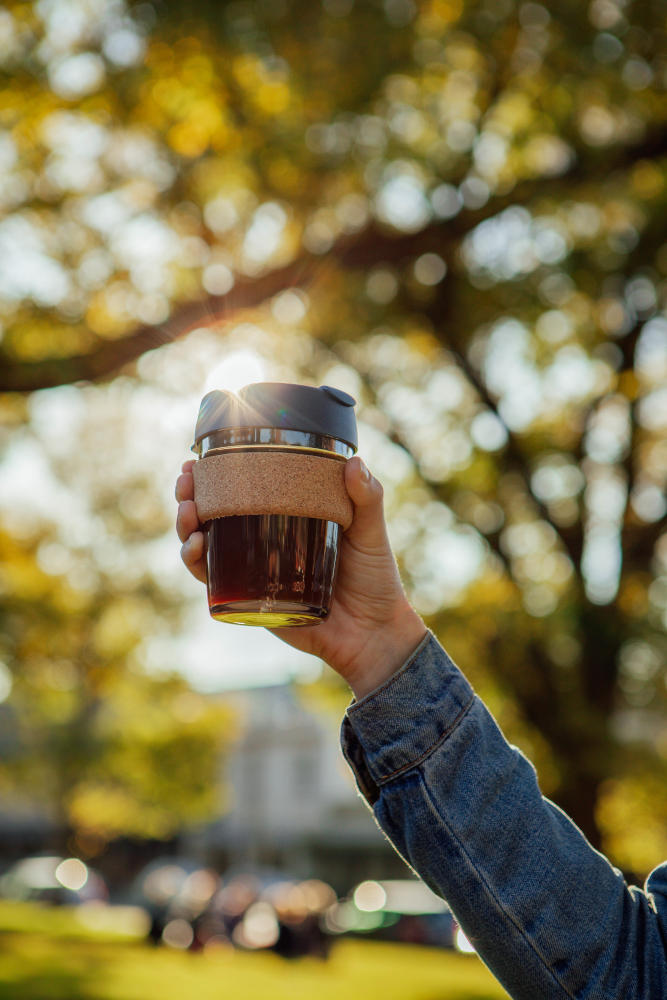 KeepCup-BREW-Cork-340ml-Deckel-Blau-Manschette-Krok-1