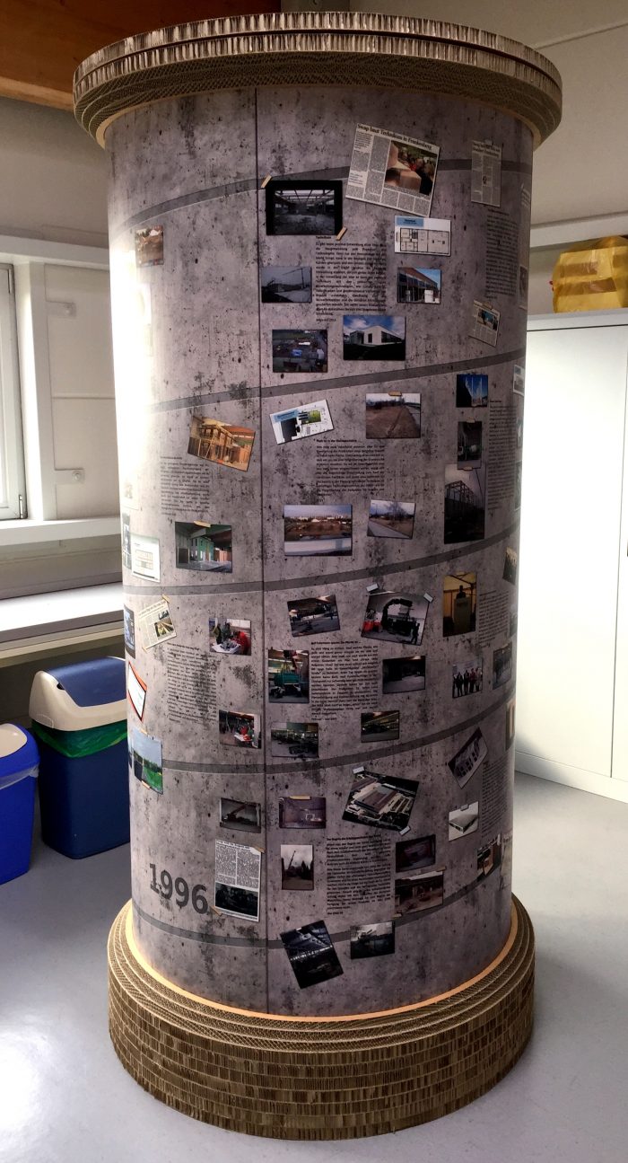 Litfaßsäule aus Pappe