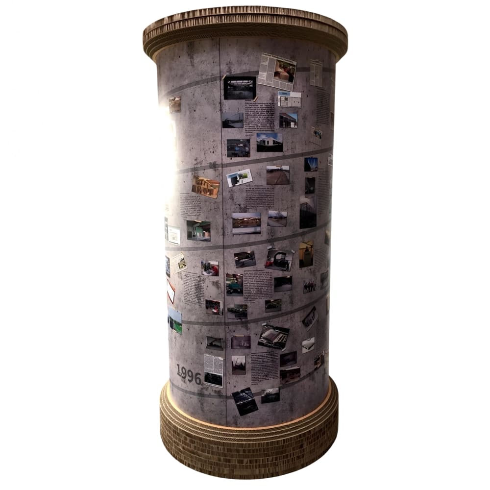 Litfaßsäule aus Pappe