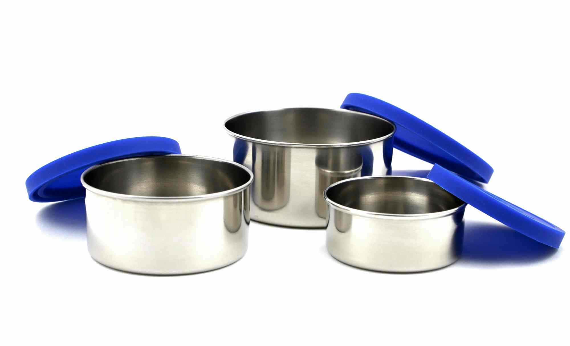 Made Sustained Runde Edelstahlbox mit Deckel in Blau